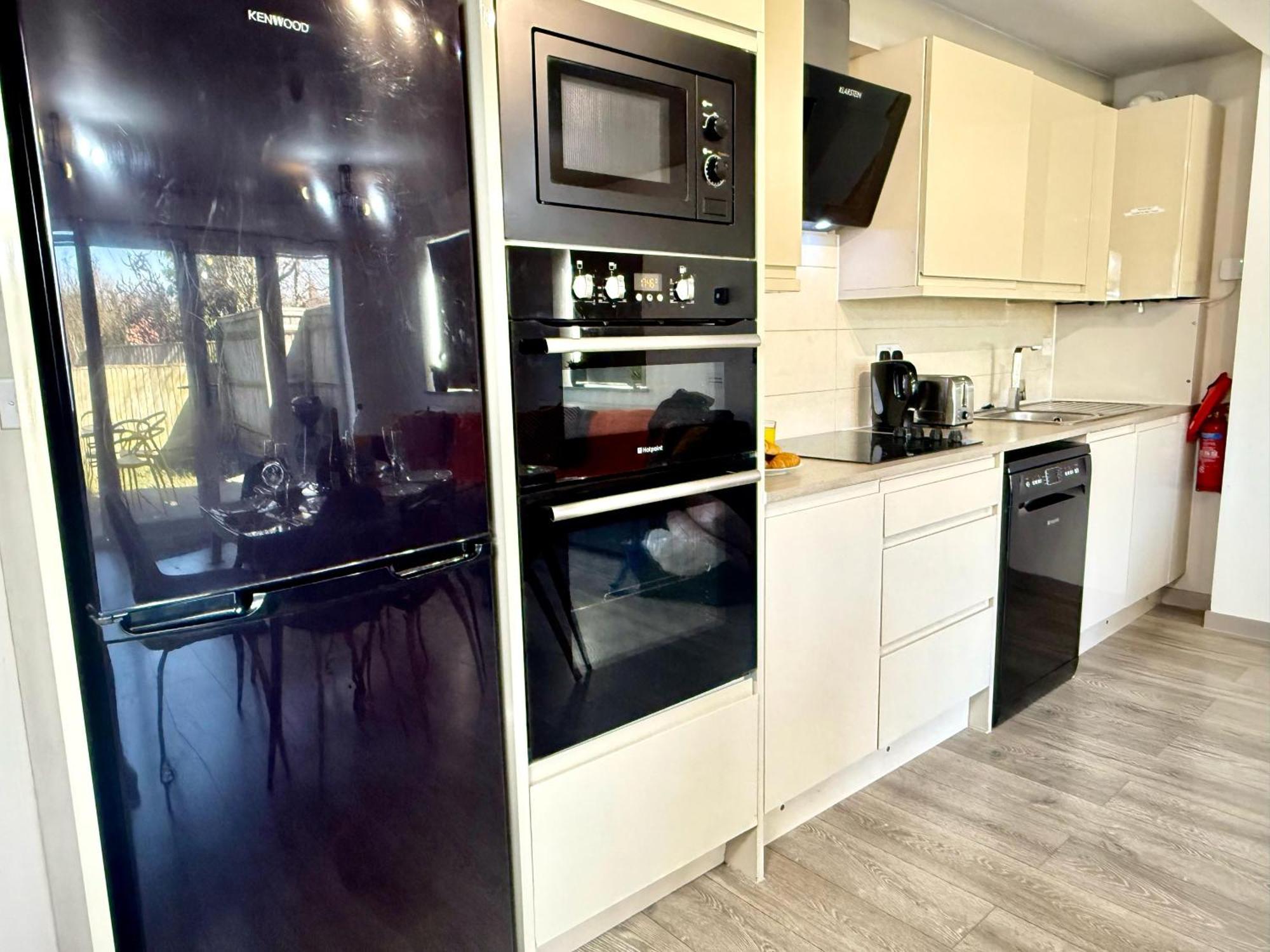 Horizon House, Stunning 2-Bedroom Flat 1, Parking, Netflix, Oxford Eksteriør bilde